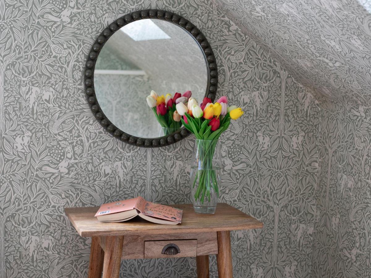 Holiday home The Roost At Coln *